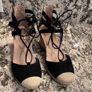 Vionic 8.5 Black Calypso Espadrilles